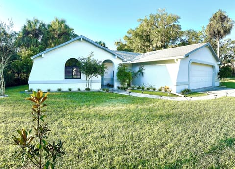 Front of Coastal Beacon large spacious front/side and back yard.
