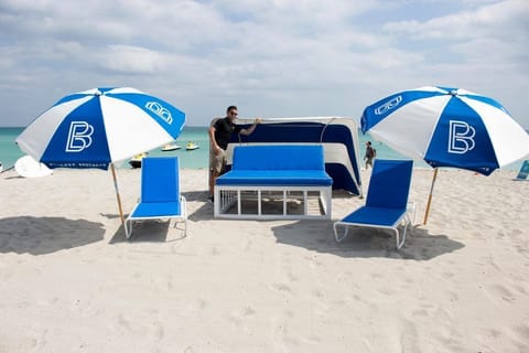 CasaGrandeSuites by the beach: indulge in Lummus Park's full-service paradise.