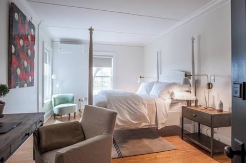 The bedoom