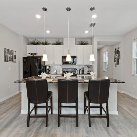 House | 4 bedrooms, high-speed internet