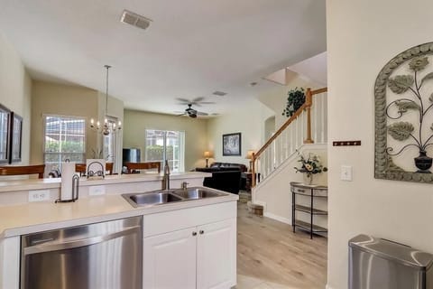 House | 4 bedrooms, high-speed internet