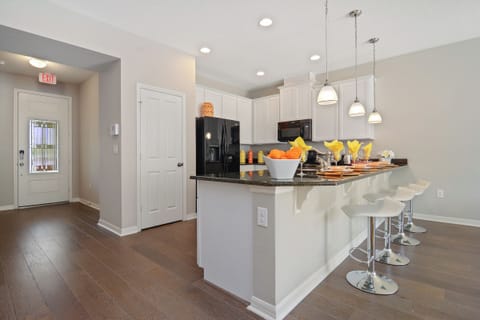 House | 4 bedrooms, desk, soundproofing, high-speed internet