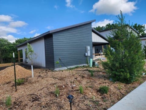 Unit 5B Side of House 