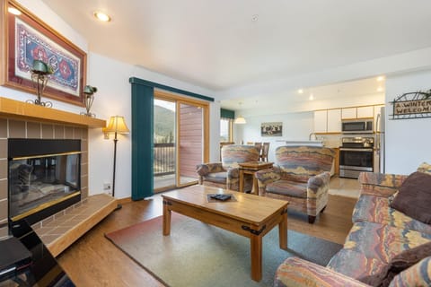 Condo, 2 Bedrooms | Living area