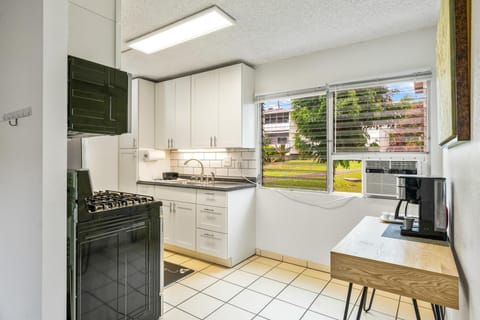 Condo, 1 Bedroom | Private kitchen | Fridge, oven, coffee/tea maker, toaster