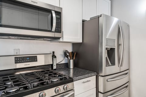 Condo, 1 Bedroom | Private kitchen | Fridge, oven, coffee/tea maker, toaster