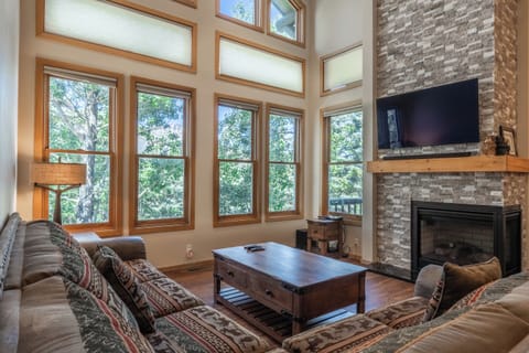 Living Room, Gas Fireplace, Flatscreen TV