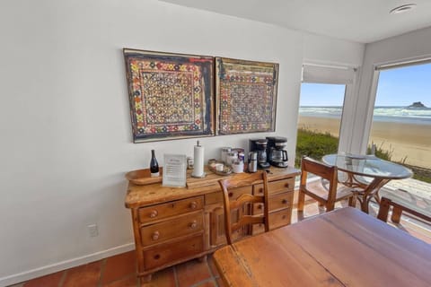 Coffee lovers are in luck as this rental provides coffee. There are also cute cafes in town!