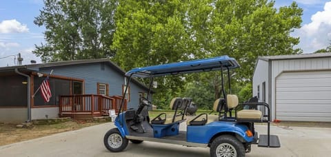 6-person golf cart available for rent