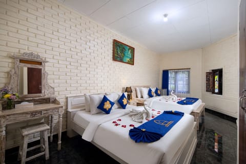 Family Room | Minibar, desk, soundproofing, free WiFi