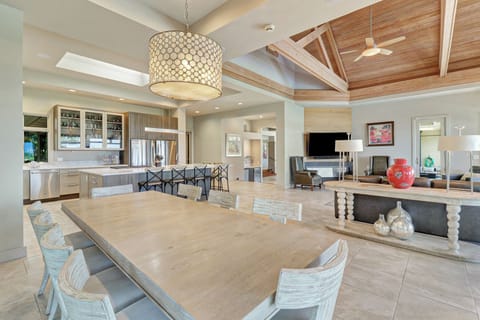43 South Beach Lagoon | 2nd Dining Table