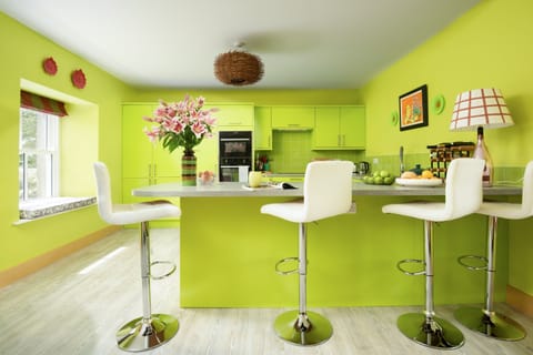 Fell End - breakfast bar with bar stool seating for 4