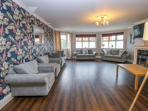 Cottage | Living area