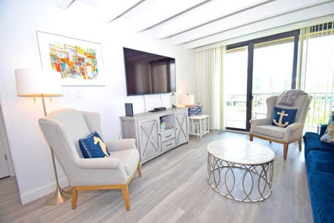 Condo, 1 Bedroom | Living area | Streaming services