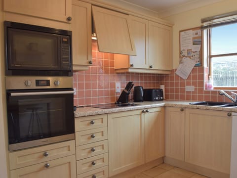 Kitchen | Ty Celyn, Broad Haven