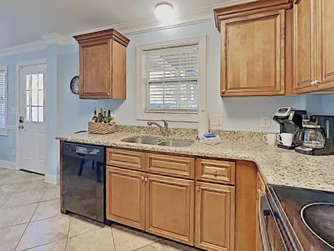 Fully equipped kitchen (1st floor)