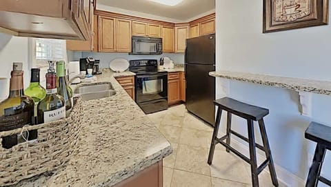 Fully equipped kitchen for cooking and eating