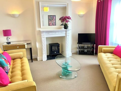 Vibrant sitting room
