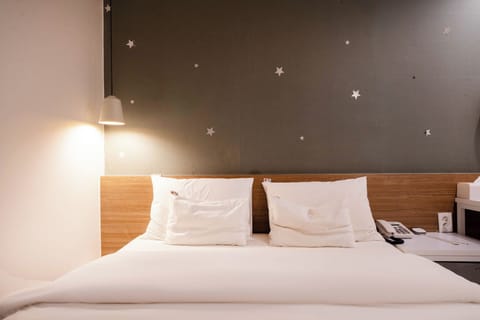 Deluxe Room | Free WiFi, bed sheets