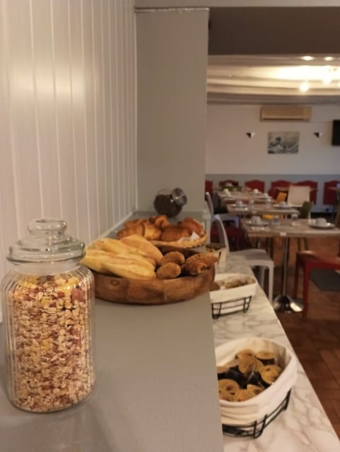Daily buffet breakfast for a fee