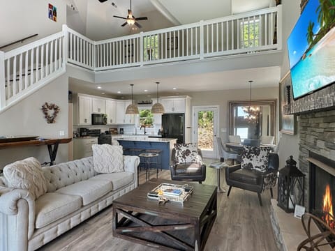 Little Bear - great room 10