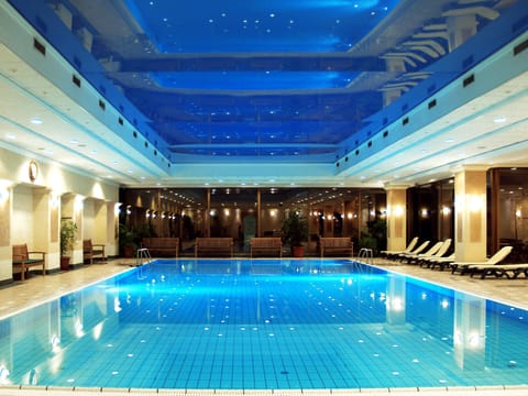 Body treatments, hydrotherapy, aromatherapy, hot stone massages