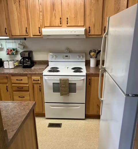 Kitchen! Fully stocked!