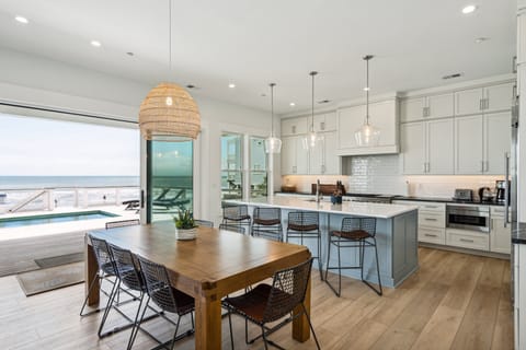 Open Floor Plan - Kitchen & Dining Area
