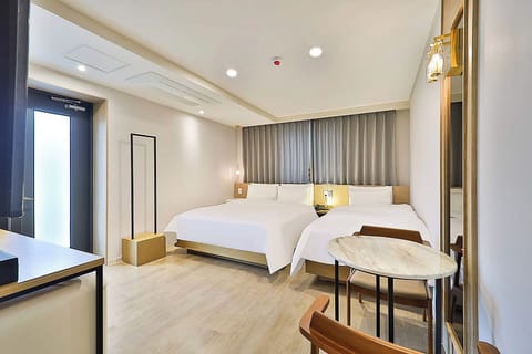 Luxury Twin Room | Egyptian cotton sheets, premium bedding, down comforters, desk