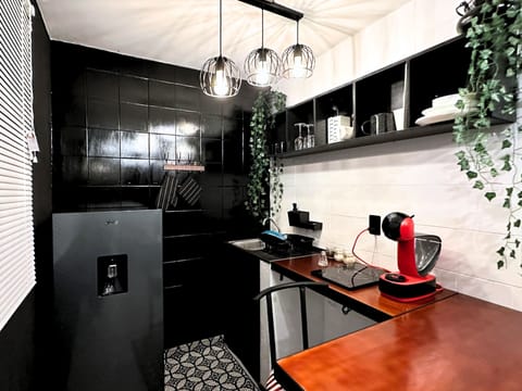 Design Studio Suite | Private kitchen | Mini-fridge, microwave, stovetop, espresso maker