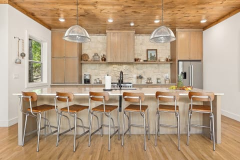Kitchen: Stylish space with modern appliances and inviting seating for culinary creativity!