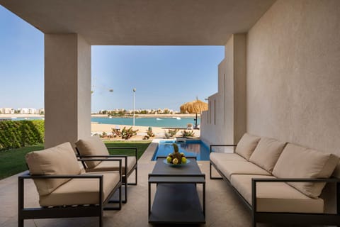 Executive Suite with Plunge Pool lagoon View | Terrace/patio