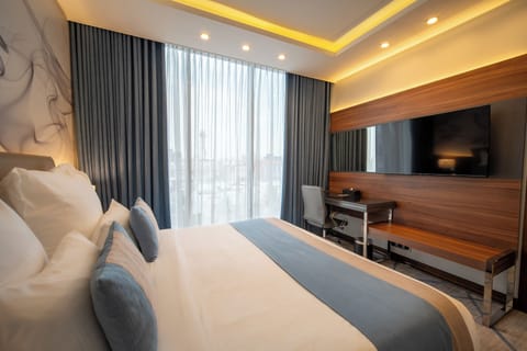 Down comforters, pillowtop beds, desk, blackout drapes