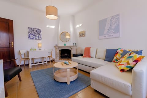 Partial view of living room in Casa dos Jacintos, Apartment A.