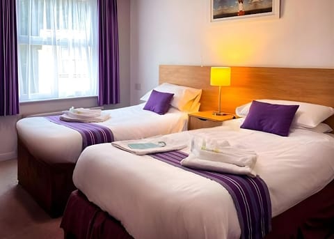 Standard Twin Room, Ensuite | Desk, free WiFi