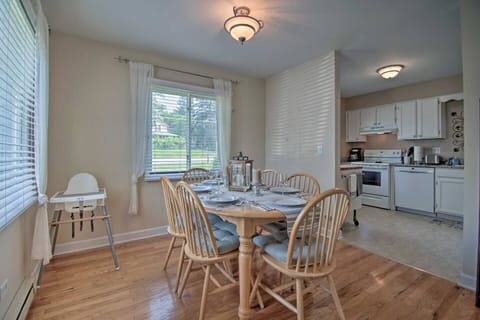 3Bd Unit: The dining room leads to a fully stocked kitchen for socializing while cooking a home cooked meal and entertaining your fellow guests and family.