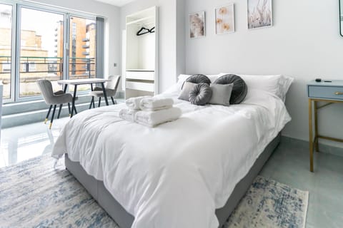 Exclusive Penthouse, 1 Double Bed, Ensuite | 1 bedroom, Egyptian cotton sheets, premium bedding, pillowtop beds