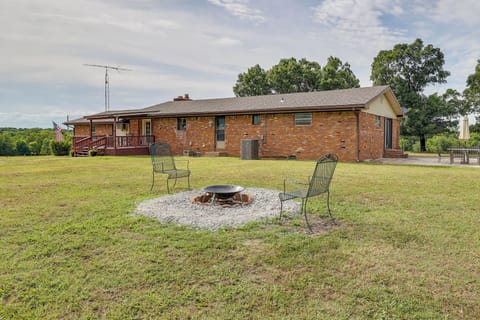 Southwest City Vacation Rental | 3BR | 2.5BA | 2,100 Sq Ft | Stairs Required