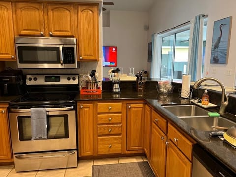 Fully equipped kitchen! Blender and cooking utensils