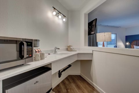 Two Queen Balcony Ocean View Pet | Laptop workspace, iron/ironing board, cribs/infant beds, rollaway beds