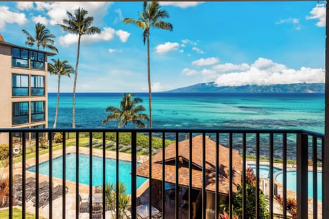 Pool/ocean views
