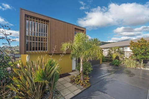Tahunanui Beach Oasis - Nelson Holiday Home