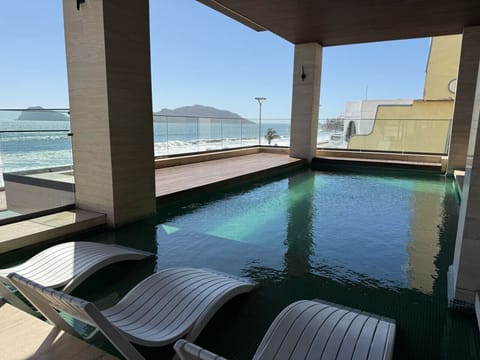 piscina del complejo