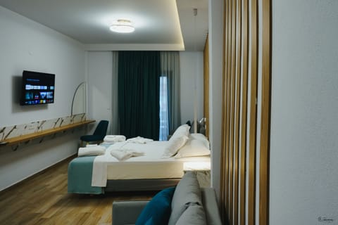 Exclusive Studio Suite | Premium bedding, minibar, laptop workspace, blackout drapes