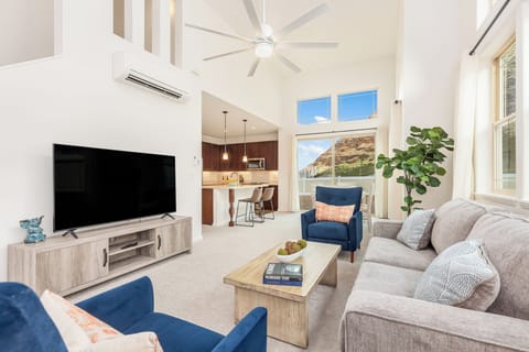 Modern Living in Makaha!