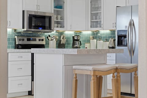 Kitchen: Stainless steel appliances