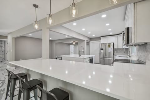 Kitchen offers brand new Bosch appliances & quartz countertops.