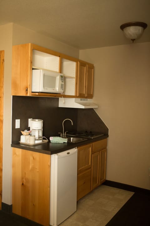 Microwave, coffee/tea maker