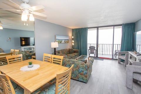 Furniture,Table,Dining Room,Dining Table,Indoors