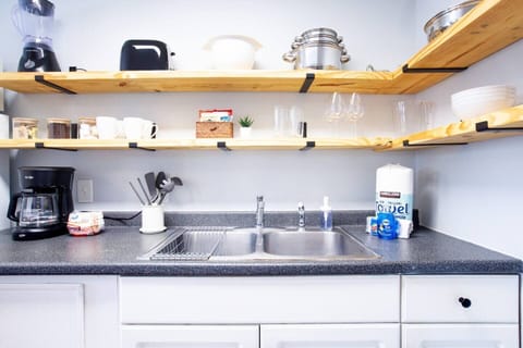 Fully equipped kitchen (coffee pot, french press, toaster, blender, pots/pans, dinnerware, utensils, cooking sheets, & more)